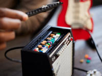 LEGO set 21329-1 Fender Stratocaster - Image 7