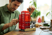 LEGO set 21347-1 Red London Telephone Box - Image 3