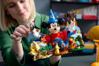 LEGO set 21352-1 Magic of Disney - Image 9