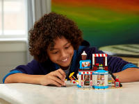 LEGO set 31077-1 Modular Sweet Surprises - Image 9