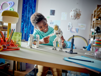 LEGO set 31152-1 Space Astronaut - Image 10