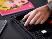LEGO set 31197-1 Andy Warhol's Marilyn Monroe - Image 9