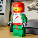 LEGO set 40819-1 Up-Scaled Racing Driver Minifigure - Image 5