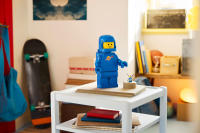 LEGO set 40921-1 Up-Scaled Blue Astronaut Minifigure - Image 8