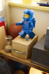 LEGO set 40921-1 Up-Scaled Blue Astronaut Minifigure - Image 9