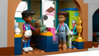 LEGO set 41756-1 Holiday Ski Slope and Café - Image 7