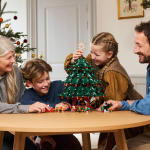 LEGO set 41843-1 Family Christmas Tree Decoration - Image 7