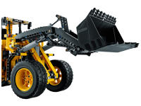 LEGO set 42030-1 Remote-Controlled Volvo L350F Wheel Loader - Image 4