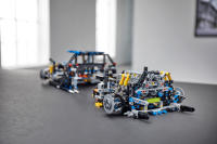 LEGO set 42083-1 Bugatti Chiron - Image 3