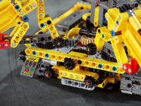 LEGO set 42097-1 Compact Crawler Crane - Image 6