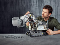 LEGO set 42100-1 Liebherr R 9800 Excavator - Image 6