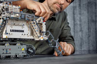 LEGO set 42100-1 Liebherr R 9800 Excavator - Image 8