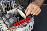 LEGO set 42100-1 Liebherr R 9800 Excavator - Image 9
