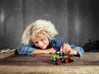 LEGO set 42102-1 Mini CLAAS XERION - Image 7