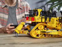LEGO set 42131-1 Cat D11 Bulldozer - Image 3