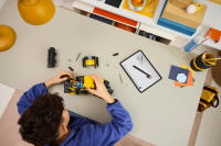 LEGO set 42209-1 Volvo L120 Electric Wheel Loader - Image 12