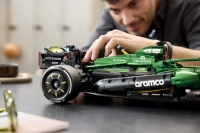 LEGO set 42240-1 Aston Martin Aramco AMR25 F1 Car - Image 4