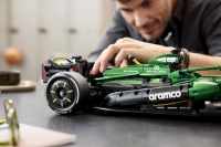 LEGO set 42240-1 Aston Martin Aramco AMR25 F1 Car - Image 5