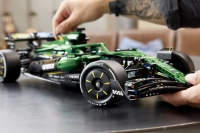 LEGO set 42240-1 Aston Martin Aramco AMR25 F1 Car - Image 8