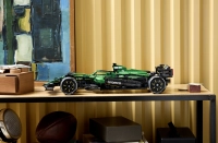 LEGO set 42240-1 Aston Martin Aramco AMR25 F1 Car - Image 12