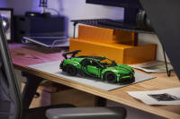 LEGO set 42241-1 Green Bugatti Chiron Pur Sport Hypercar - Image 4