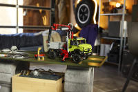 LEGO set 42242-1 Mercedes-Benz Unimog U 5023 with Crane - Image 5