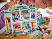LEGO set 42621-1 Heartlake City Hospital - Image 3