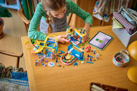 LEGO set 42689-1 Heartlake City Friends Club House - Image 3