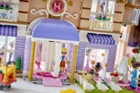 LEGO set 42704-1 Heartlake City Grand Hotel - Image 4