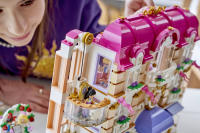 LEGO set 42704-1 Heartlake City Grand Hotel - Image 6