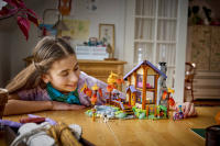 LEGO set 42705-1 Cozy Fall Forest Cabin - Image 5