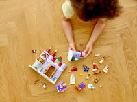 LEGO set 43180-1 Belle's Castle Winter Celebration - Image 7