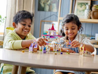 LEGO set 43195-1 Belle and Rapunzel's Royal Stables - Image 3