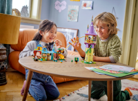 LEGO set 43241-1 Rapunzel's Tower and the Snuggly Duckling Tavern - Image 8