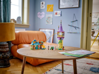 LEGO set 43241-1 Rapunzel's Tower and the Snuggly Duckling Tavern - Image 10