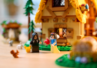 LEGO set 43242-1 Snow White and the Seven Dwarfs' Cottage - Image 6