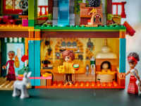 LEGO set 43245-1 The Magical Madrigal House - Image 3