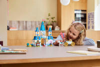 LEGO set 43275-1 Cinderella's Castle & Horse Carriage - Image 9