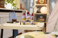 LEGO set 43289-1 Belle & the Beast's Enchanted Castle - Image 4