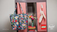 LEGO set 5009281-1 Herschel Retreat Tote - Garden Floral - Image 5