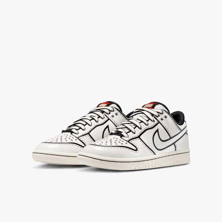 LEGO set 5009950-1 Nike Dunk Low x LEGO Collection – Big Kids Shoes - Image 1