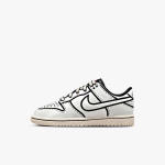 LEGO set 5009951-1 Nike Dunk Low x LEGO Collection – Little Kids Shoes - Image 2