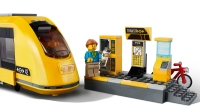 LEGO set 60271-1 Main Square - Image 4