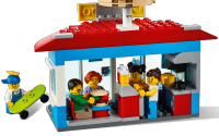 LEGO set 60271-1 Main Square - Image 5