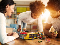 LEGO set 60271-1 Main Square - Image 2
