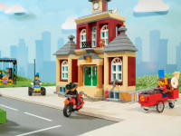 LEGO set 60271-1 Main Square - Image 16
