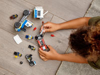 LEGO set 60276-1 Police Prisoner Transport - Image 9