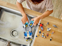 LEGO set 60277-1 Police Patrol Boat - Image 3