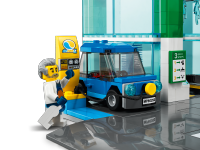 LEGO set 60292-1 Town Center - Image 15