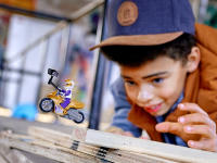 LEGO set 60309-1 Selfie Stunt Bike - Image 5